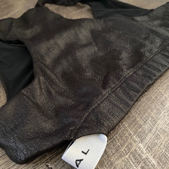 Koral Activewear Metallic Beta Obscure Sports Bra SM - Picture 3 of 3